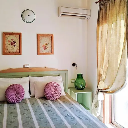 Stunning In Isola Capo Rizzuto With House Sea View Holiday home *