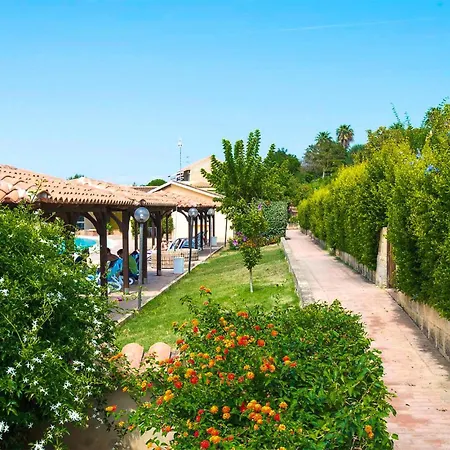 Stunning In Isola Capo Rizzuto With House Sea View Holiday home *